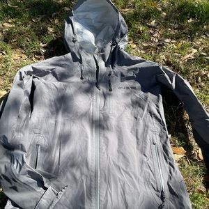 Grey Patagonia Waterproof Jacket! 🏕💦 (SOLD)